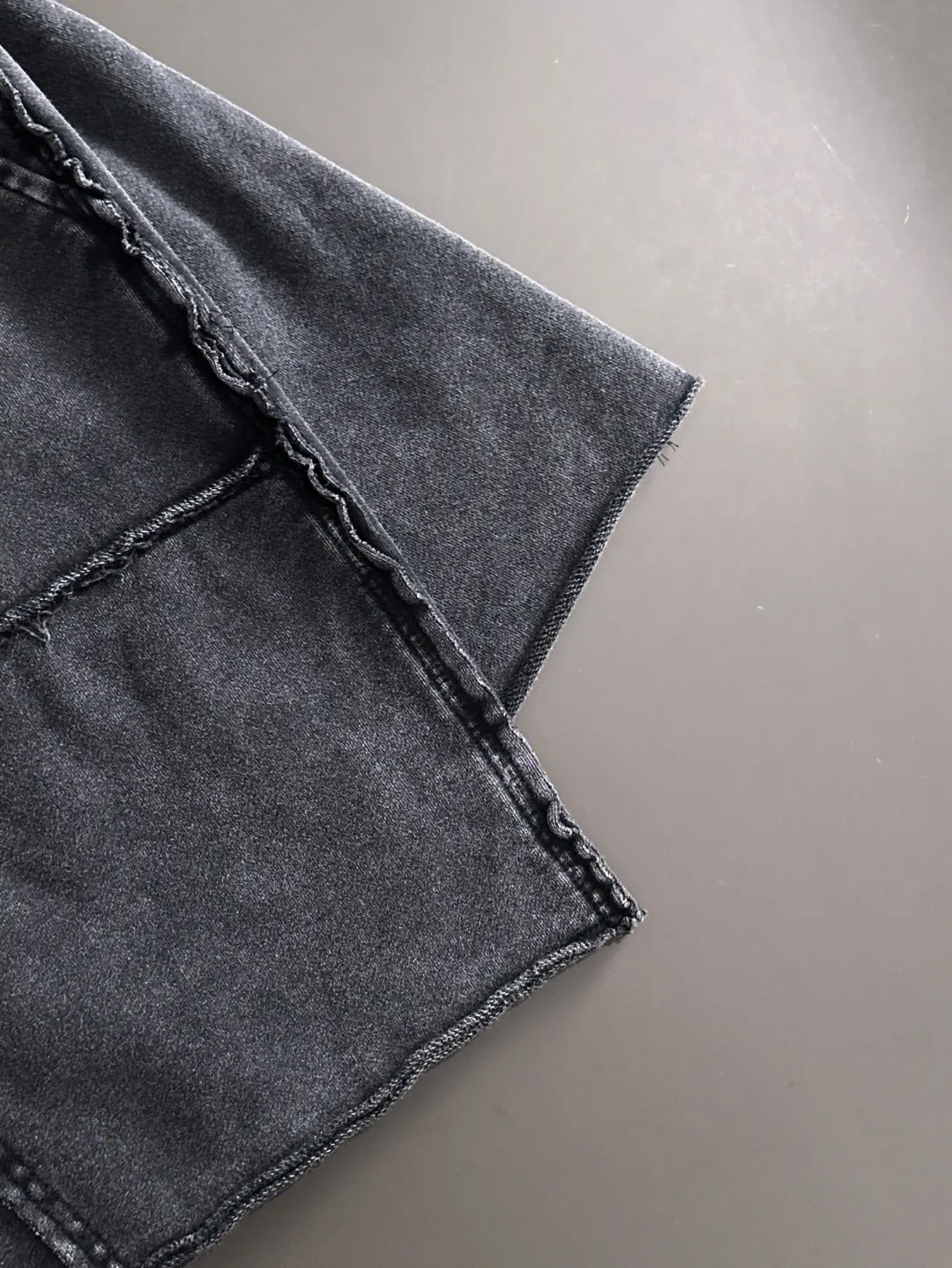 🅿️330 shipped next day, high quality Stone lsland/Stone Island 2025 spring and summer new elastic band casual color-washed loose shorts, two needle stitches at the trouser hem, fine and firm stitching, counter-customized fabrics with high breathability and comfort, impeccable details, brand element design concept, reflecting high quality. It feels delicate and soft! It presents a casual cut and the upper body shape is great! Size: S-XXL